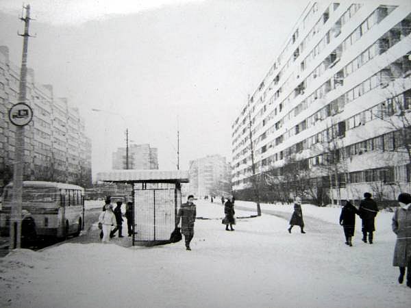 Автобусная остановка<br> угол Улицы Стойкости и<br> Улицы Генерала Симоняка